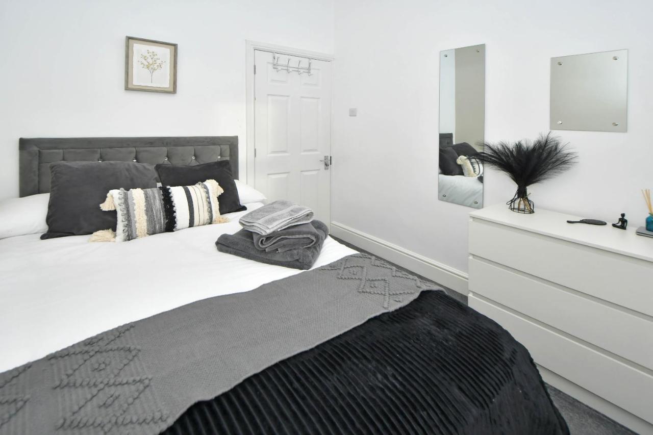Find A Spacious And Stylish Escape In The City Centre At Sturgess House, Perfect For Longer Stays! Stoke-on-Trent Luaran gambar