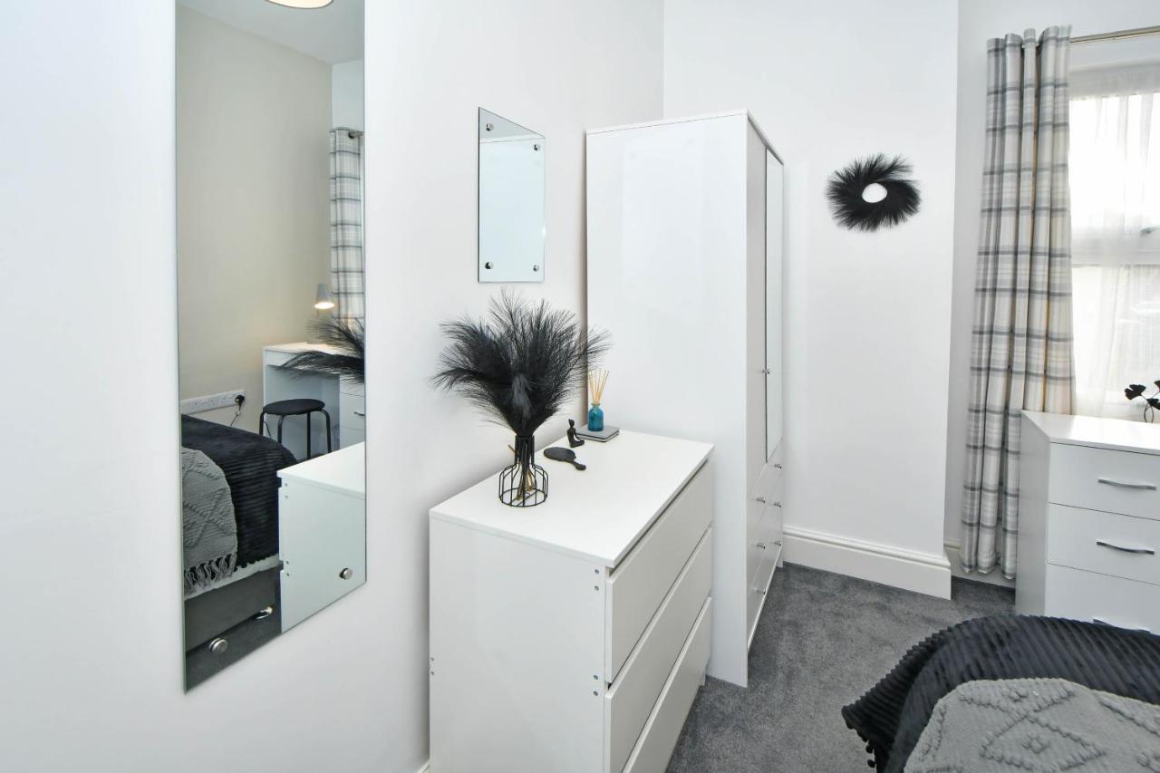 Find A Spacious And Stylish Escape In The City Centre At Sturgess House, Perfect For Longer Stays! Stoke-on-Trent Luaran gambar