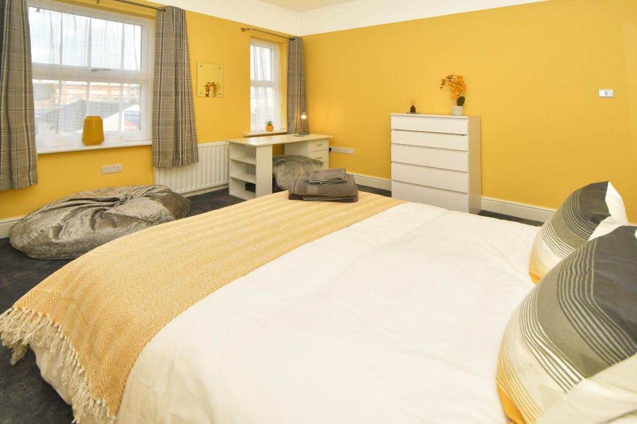 Find A Spacious And Stylish Escape In The City Centre At Sturgess House, Perfect For Longer Stays! Stoke-on-Trent Luaran gambar